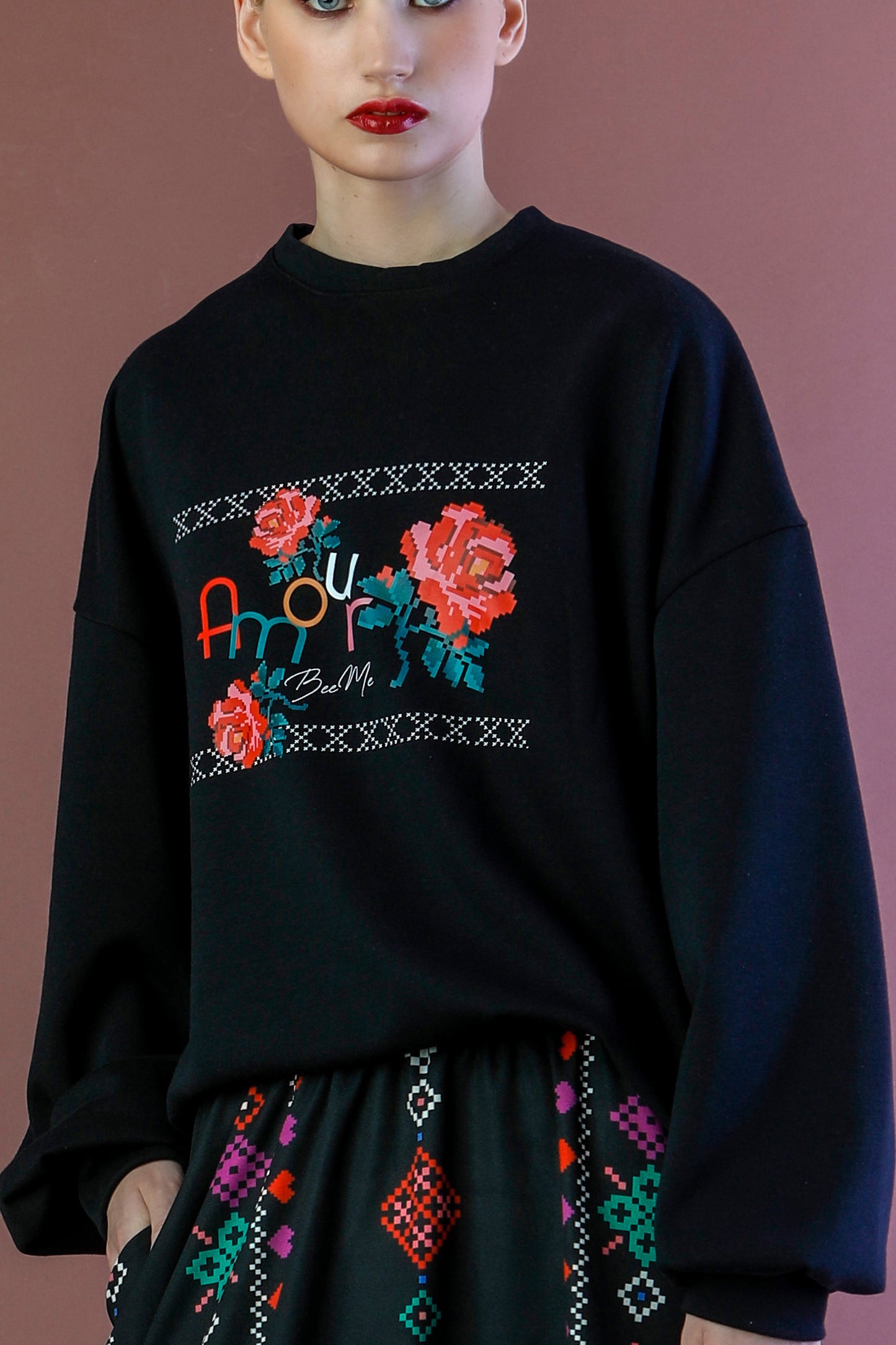 PURE ROMANCE SWEATSHIRT BLACK