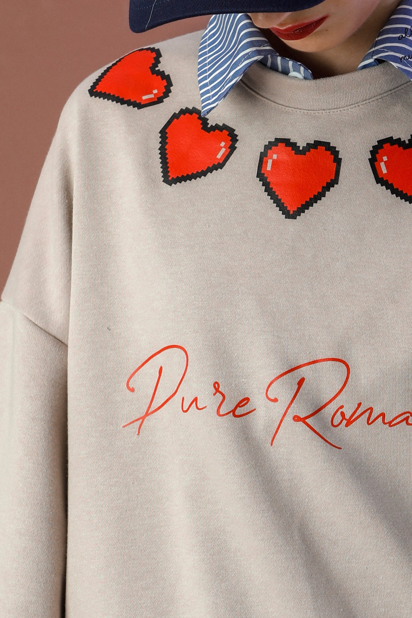 PURE ROMANCE SWEATSHIRT - BEIGE HEARTS