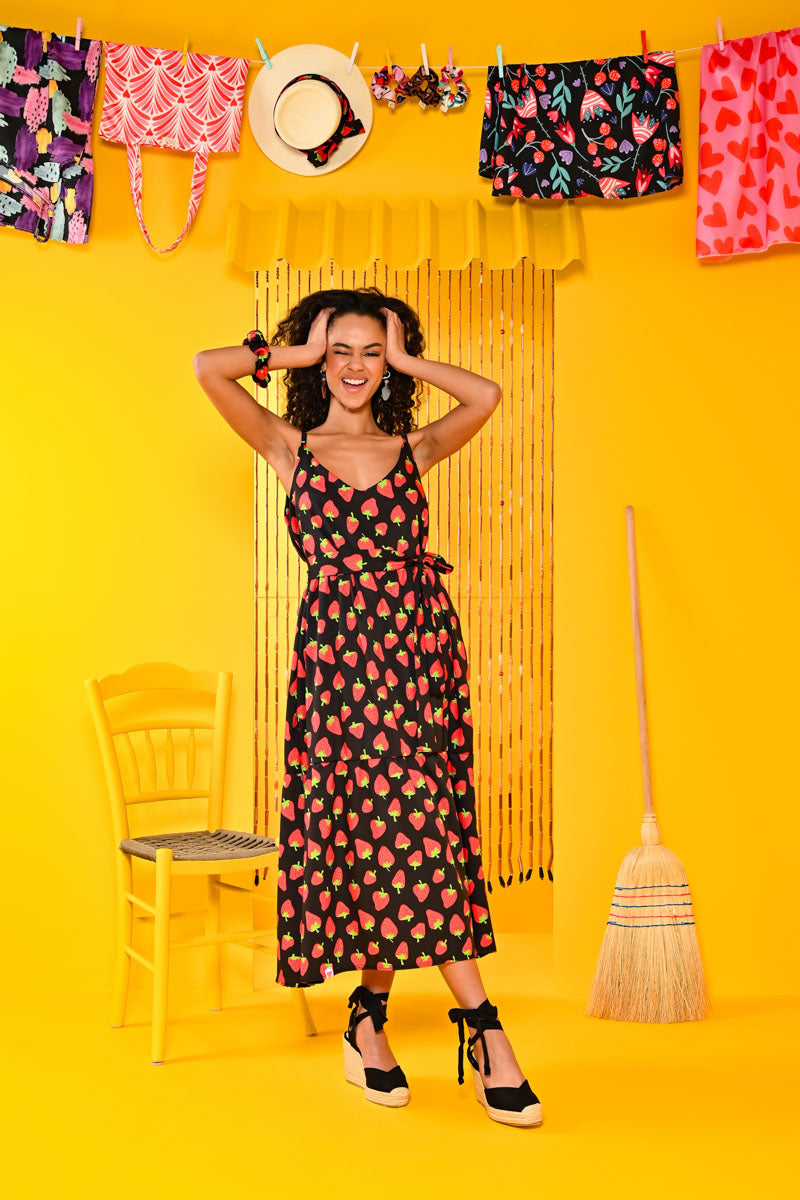 Athena Dress Red Strawberries Μαύρο Φόρεμα με Ζώνη & Τσέπες