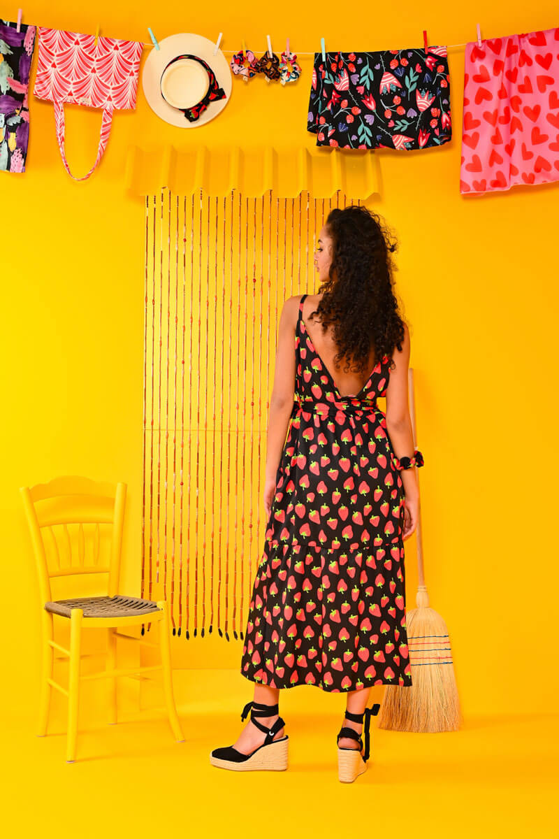 Athena Dress Red Strawberries Μαύρο Φόρεμα με Ζώνη & Τσέπες