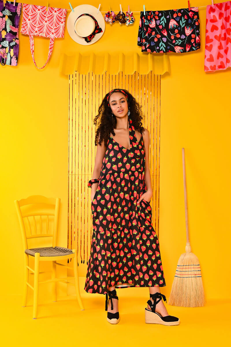 Athena Dress Red Strawberries Μαύρο Φόρεμα με Ζώνη & Τσέπες