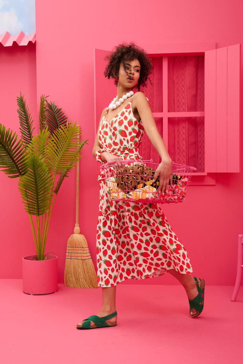Athena Dress White Strawberries Φόρεμα με Ζώνη & Τσέπες Petit Boutik