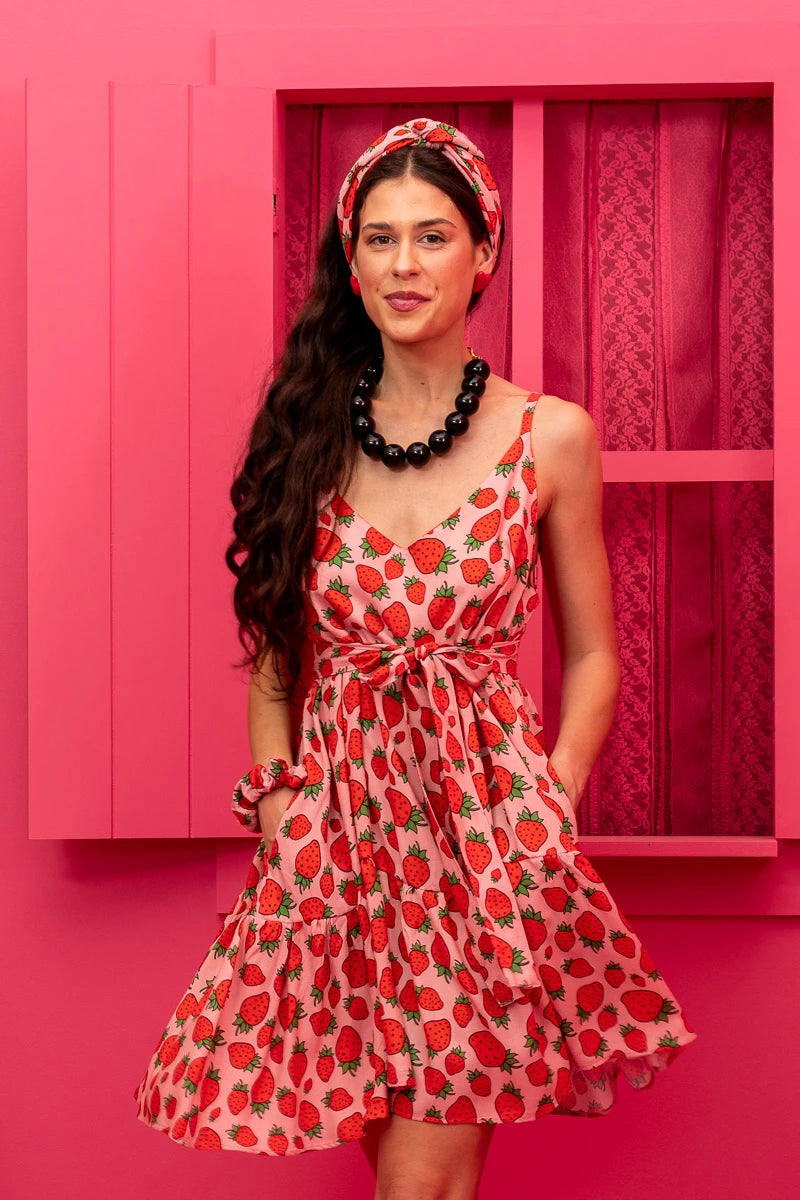 Beverly Short Dress Vis Pink Strawberries Τιραντέ Φόρεμα με Ζώνη & Τσέπες Petit Boutik