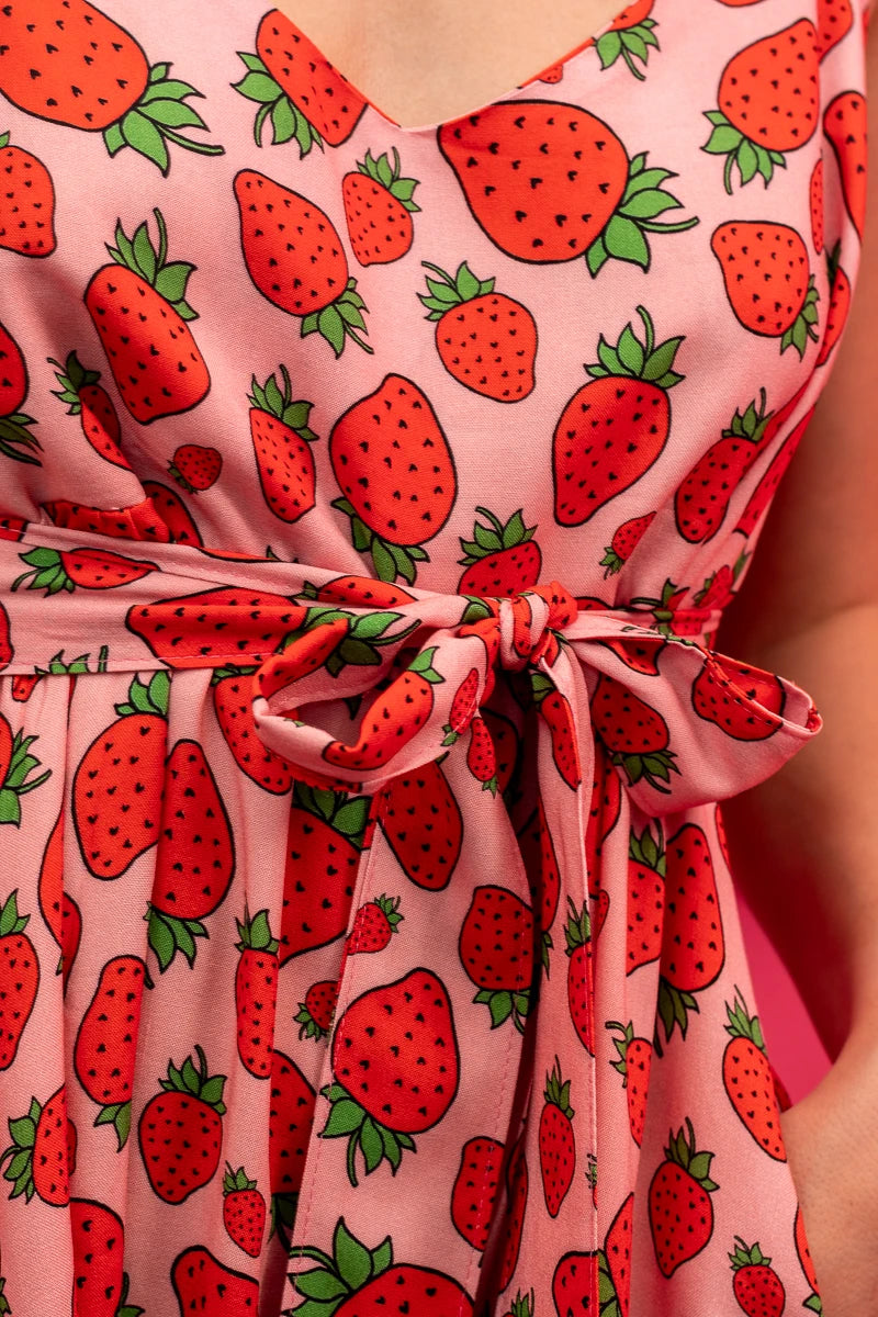 Beverly Short Dress Vis Pink Strawberries Τιραντέ Φόρεμα με Ζώνη & Τσέπες Petit Boutik
