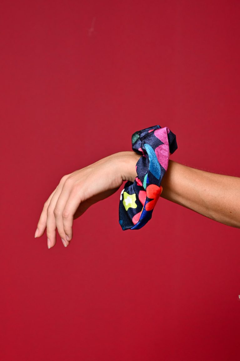 Black Multi Hearts Scrunchie XXLarge Σούρα Μαλλιών Petit Boutik