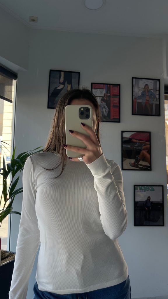 Betty Bamboo Long – Sleeved Top Off White