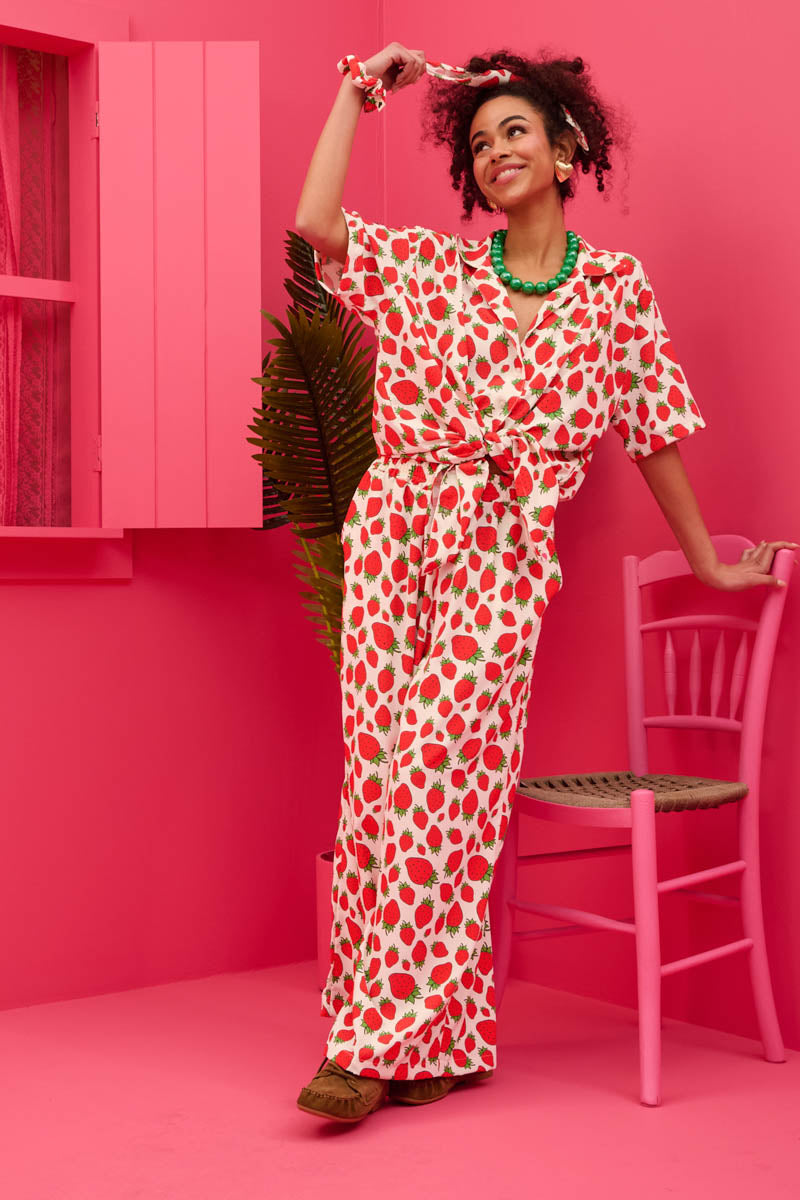 Lora Pants White Strawberries Παντελόνα με Τσέπες Petit Boutik