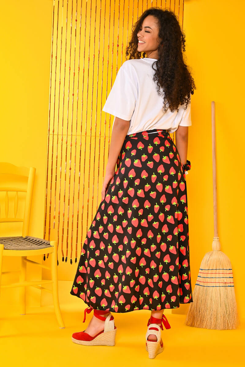 Silia Wrap Skirt Red Strawberries Μαύρη Δετή Φούστα