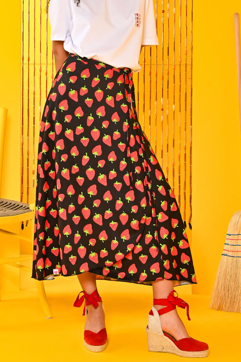 Silia Wrap Skirt Red Strawberries Μαύρη Δετή Φούστα