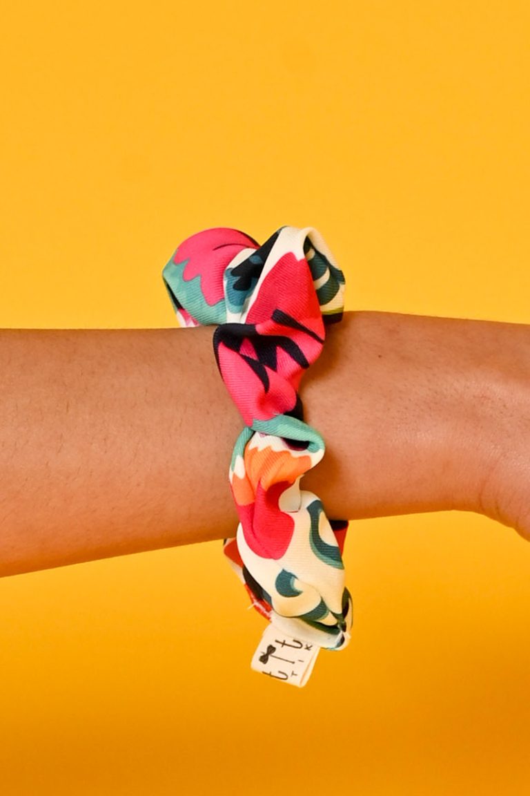 White Multi Floral Scrunchie Σούρα Μαλλιών Petit Boutik