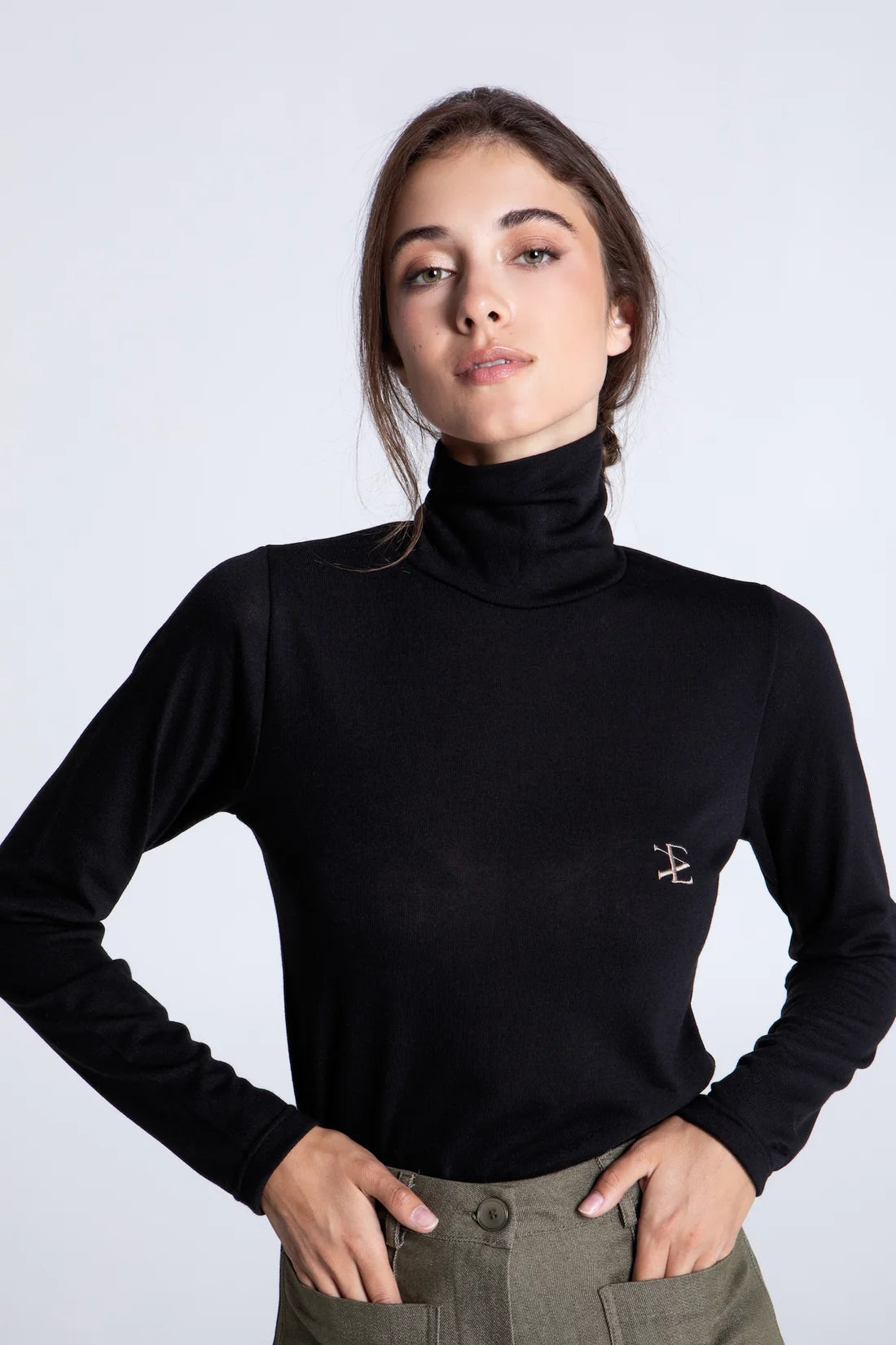 BLACK KNITTED SWEATER