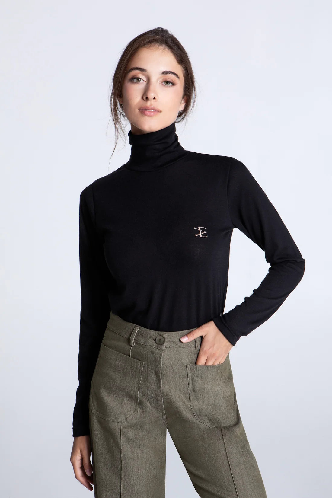 BLACK KNITTED SWEATER