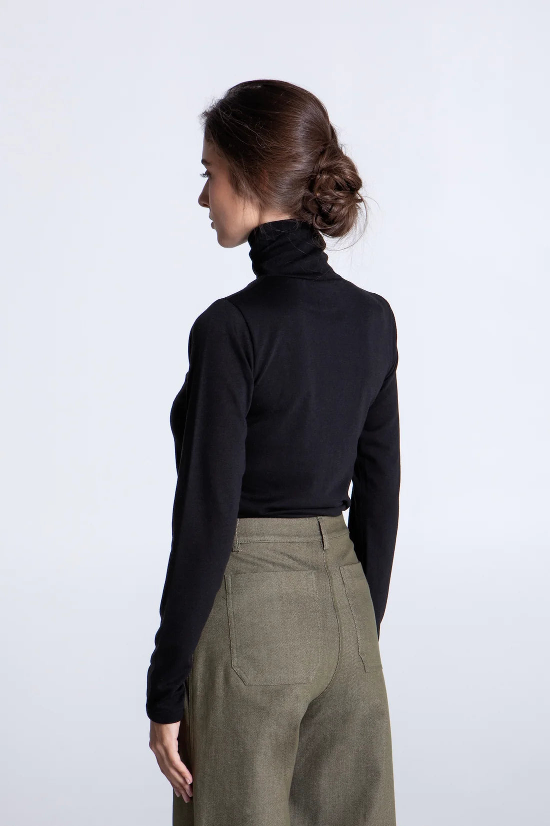 BLACK KNITTED SWEATER