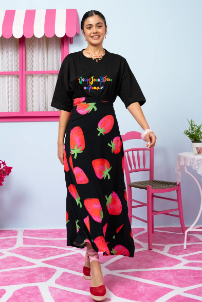 Klara Wrap Skirt Vis Black Big Strawberries Δετή Φούστα Petit Boutik