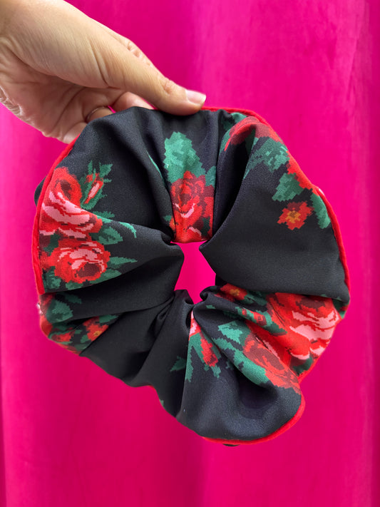 Girls & Roses XXL Scrunchie