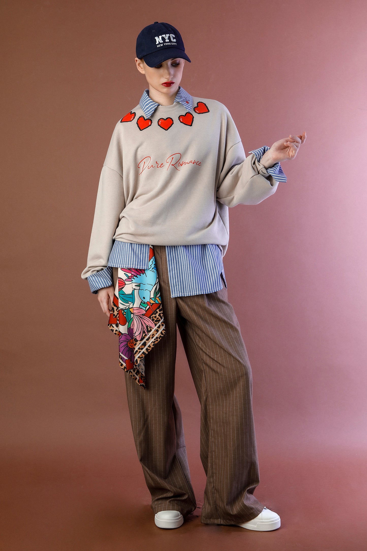 PURE ROMANCE SWEATSHIRT - BEIGE HEARTS