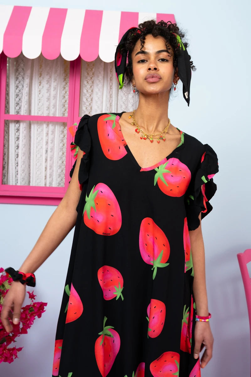 Betty Dress Vis Black Big Strawberries Frill Sleeves Φόρεμα με Ζώνη & Τσέπες Petit Boutik