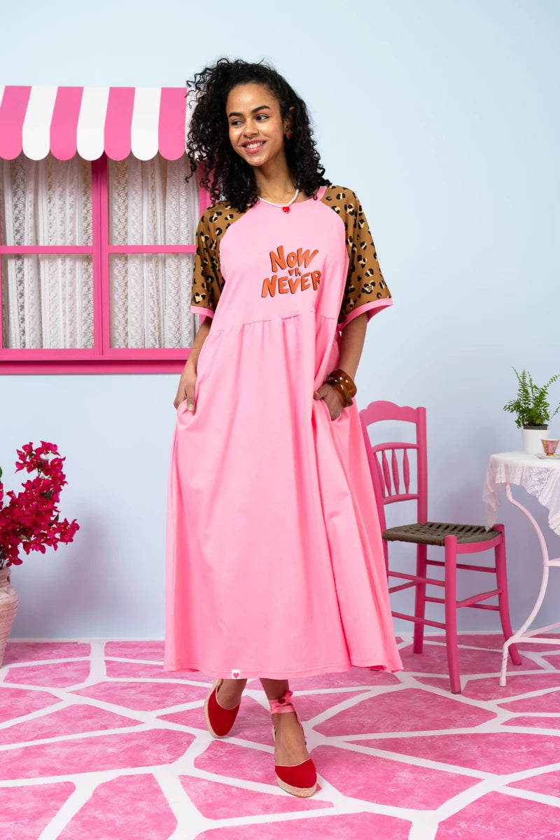 Kali Reglan T-shirt Long Dress Ροζ Leopar “Now or Never” Κοντομάνικο Φόρεμα Petit Boutik