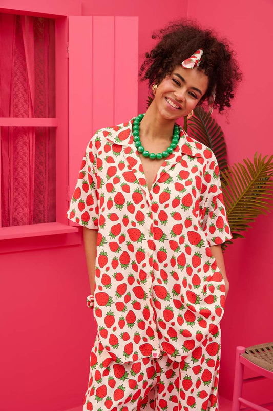 Maya Shirt White Strawberries Oversized Πουκάμισο Petit Boutik