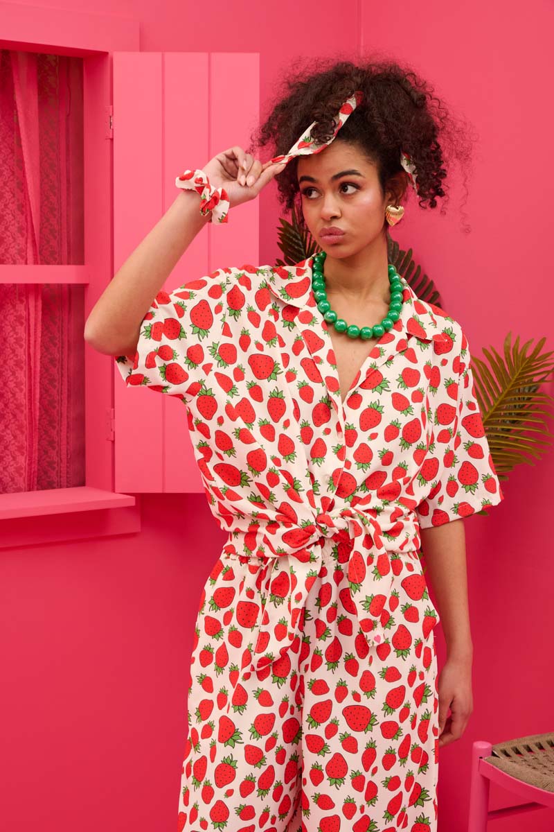 Maya Shirt White Strawberries Oversized Πουκάμισο Petit Boutik