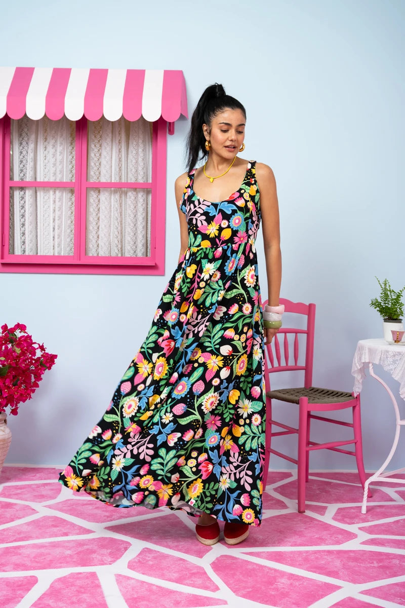 Naya Dress Vis Black Strawberries Forest Εξώπλατο Με Δέσιμο Τιραντέ Φόρεμα & Τσέπες Petit Boutik