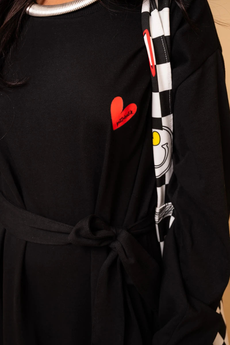 Noelia Frill Dress Follow Your Heart Μαύρο Φούτερ Φόρεμα με Ζώνη Petit Boutik