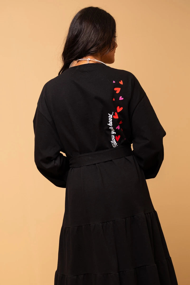 Noelia Frill Dress Follow Your Heart Μαύρο Φούτερ Φόρεμα με Ζώνη Petit Boutik