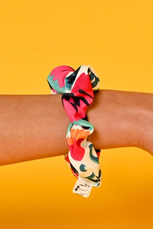 White Multi Floral Scrunchie Σούρα Μαλλιών Petit Boutik
