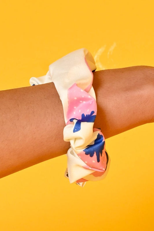 White Pink Strawberries Scrunchie Σούρα Μαλλιών Petit Boutik