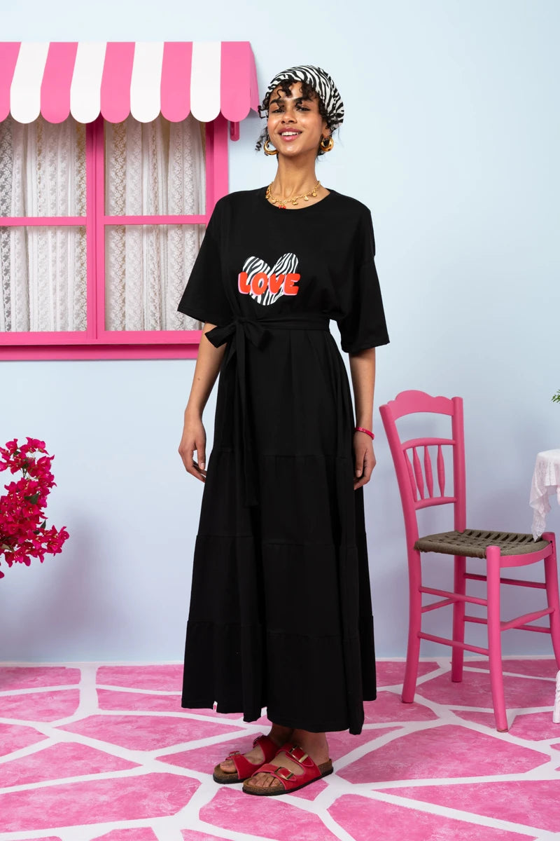 Yama T-shirt Frill Dress “Love” Μαύρο Κοντομάνικο Φόρεμα με Ζώνη Petit Boutik